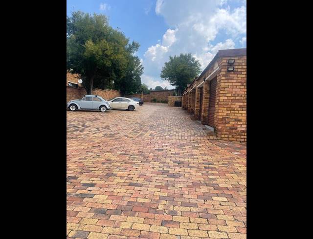 2 BEDROOM TOWNHOUSE FOR SALE IN BUCCLEUCH